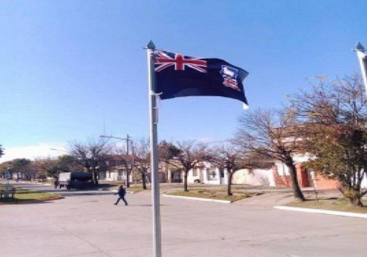 Izaron una bandera británica de Malvinas en Santa Fe
