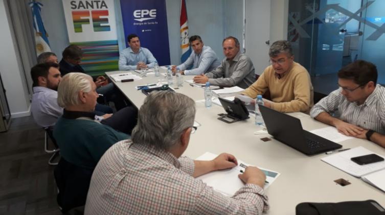 Flexibilizan los vencimientos de pagos a cooperativas eléctricas        
