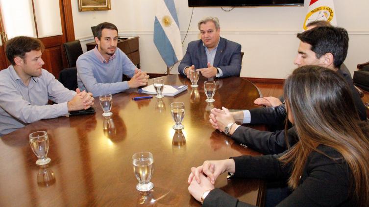 Colegios Profesionales implementarán la firma digital